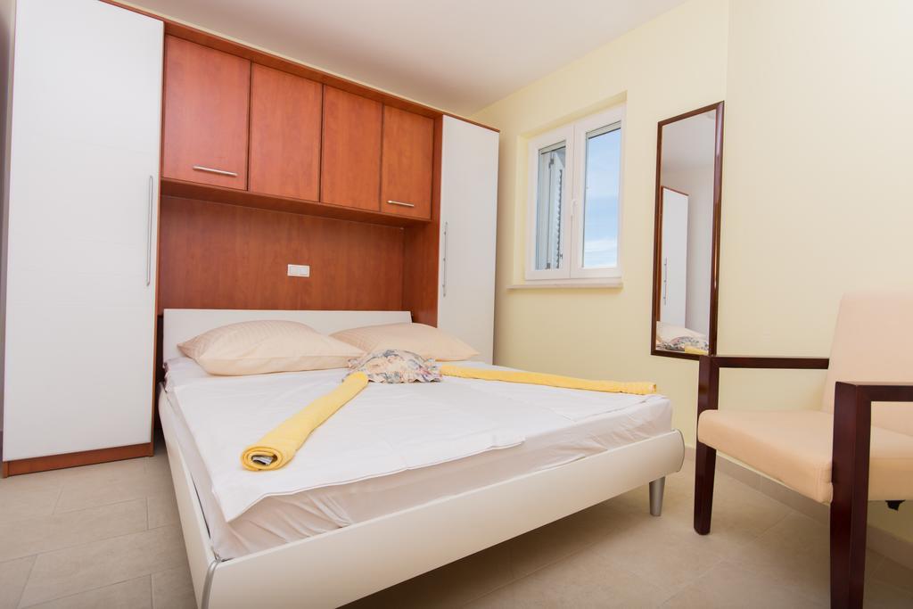 Apartment Ljuba Trogir Bagian luar foto